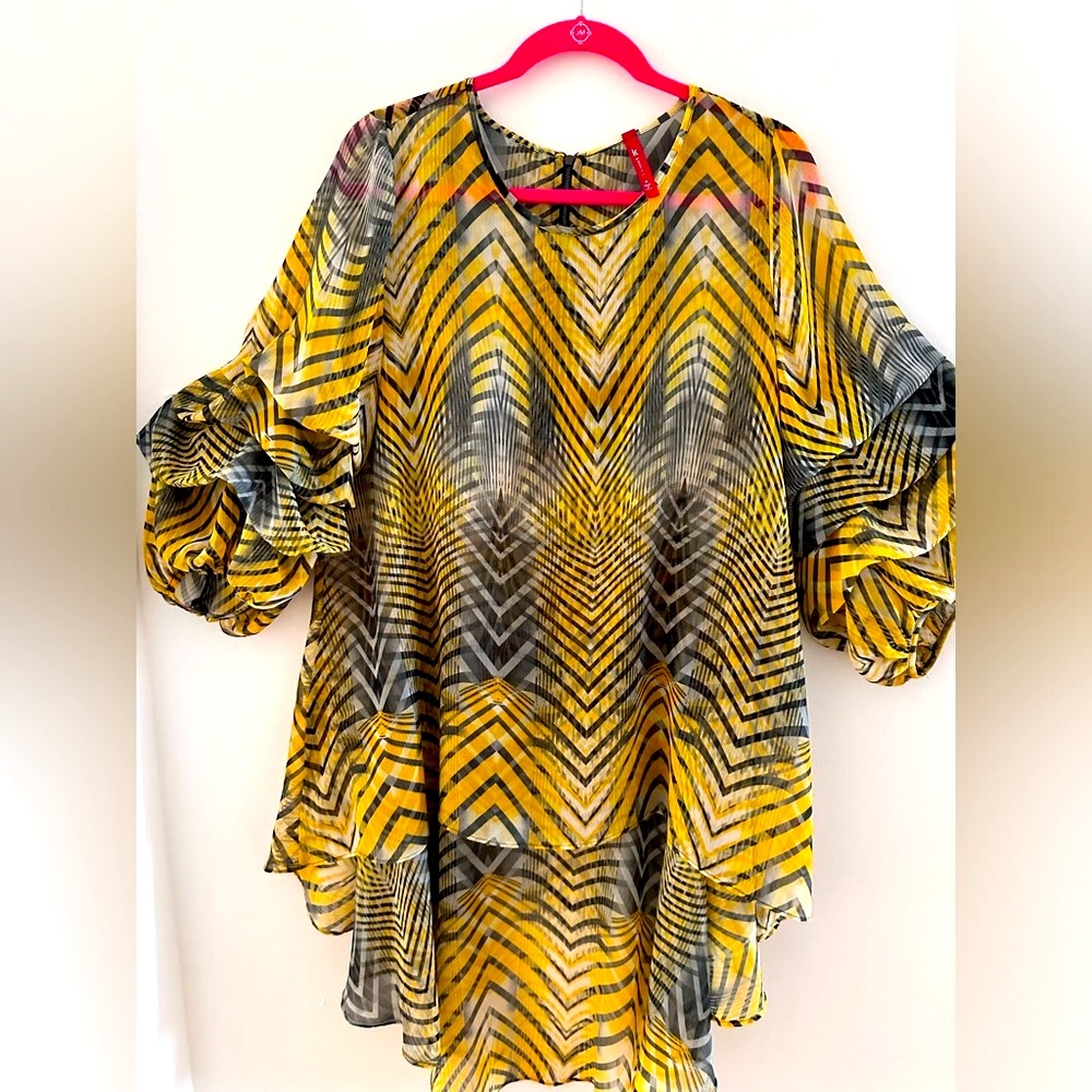 Yellow, light top, versatile size M